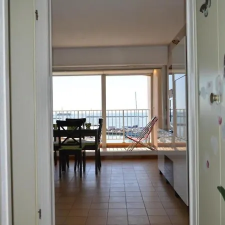4 Pers Avec Terrasse Et Parking, A 150 M - Cap D'agde - Fr-1-249-27 Agde