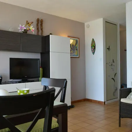 4 Pers Avec Terrasse Et Parking, A 150 M - Cap D'agde - Fr-1-249-27 Apartment Agde